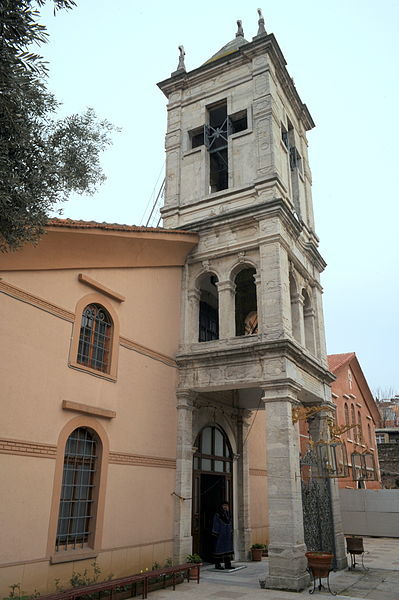 Η εκκλησία Σουρπ Ασντβαντζάντζιν' μέσα στο Αρμένικο Πατριαρχείο.