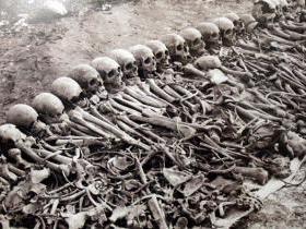 Η Τουρκία δεν δέχεται τον όρο γενοκτονία, ωστόσο αναγνωρίζει ότι την περίοδο 1915-17 σφαγιάστηκαν 500.000 Αρμένιοι.