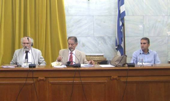 Ο Ραγκίπ Ζαράκολου (αριστερά) και ο καθηγητής Θεοφάνης Μαλκίδης (δεξιά) κατά τη διάρκεια του διήμερου συνεδρίου με θέμα “Τρεις Γενοκτονίες. Μια στρατηγική” που πραγματοποιήθηκε ένα χρόνο πριν (18-19 Σεπτεμβρίου 2010) στην αίθουσα της παλιάς Βουλής Αθηνών