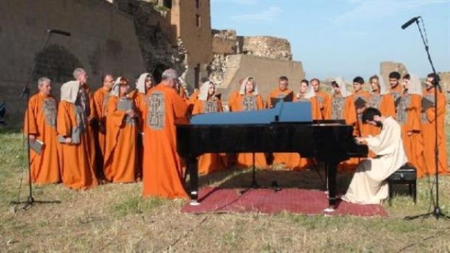 Αρμένιος πιανίστας έδωσε συναυλία σε ερείπια πρώην αρμένικης πόλης