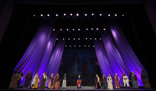 Η εντυπωσιακή έναρξη της έκθεσης - συναυλίας με τις 100 εθνικές φορεσιές των Αρμενίων (Φωτ.:Photolure)