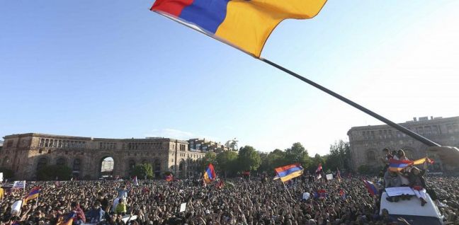 Χιλιάδες νέοι στους δρόμους του Ερεβάν για τη Γενοκτονία των Αρμενίων