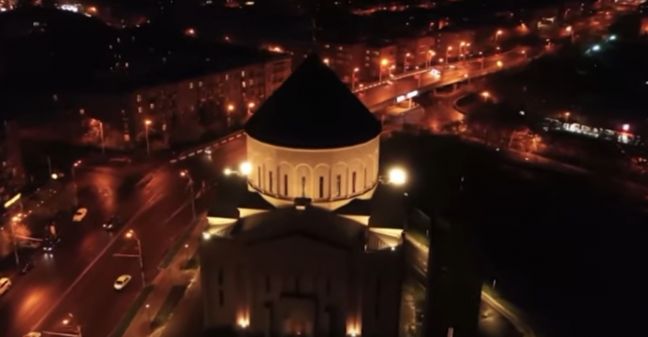 Η Αρμενία βυθίστηκε στο σκοτάδι για να τιμήσει τα θύματα της Γενοκτονίας