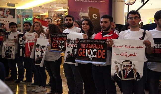Αρμένιοι φοιτητές «στρίμωξαν» Τούρκο πρέσβη στη Βηρυτό
