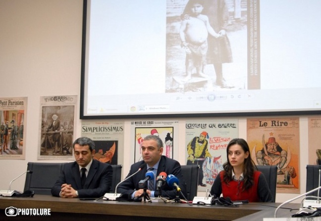 Director of the Armenian Genocide Museum-Institute Hayk Demoyan (center) speaks to the press. Dec. 25, 2014. (Photo: Photolur)