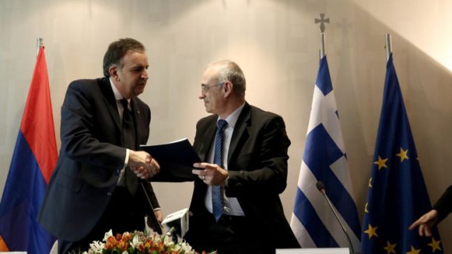 Ο υφυπουργός Εξωτερικών Δημήτρης Μάρδας (Δ) και ο Αρμένιος ομόλογός του Garen Nazarian (Α) υπογράφουν το πρωτόκολλο της 5ης Μεικτής Διυπουργικής Επιτροπής (ΜΔΕ) Ελλάδος-Αρμενίας, σε κεντρικό ξενοδοχείο της Αθήνας, Παρασκευή 4 Μαρτίου 2016. ΑΠΕ-ΜΠΕ/ΑΛΕΞΑΝΔΡΟΣ ΒΛΑΧΟΣ