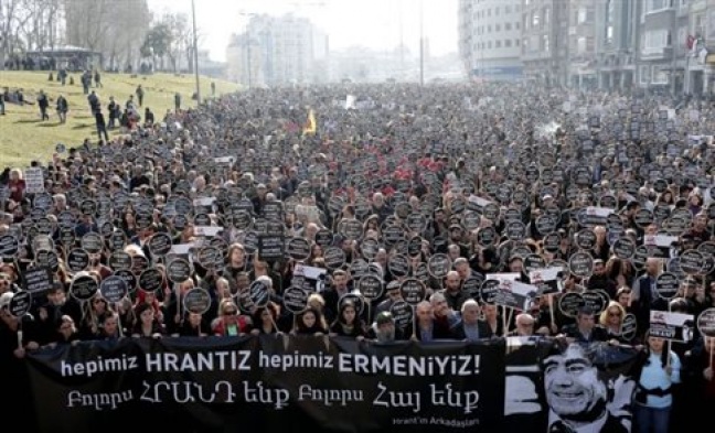 Διαδηλωτές στη Τουρκία ζητούν την αλήθεια επτά χρόνια μετά το φόνο του Χραντ Ντινκ