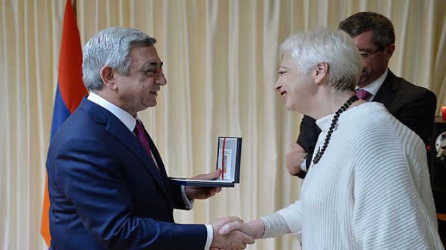 Ο Πρόεδρος της Αρμενίας απένειμε μετάλλιο στην Ελένη Θεοχάρους