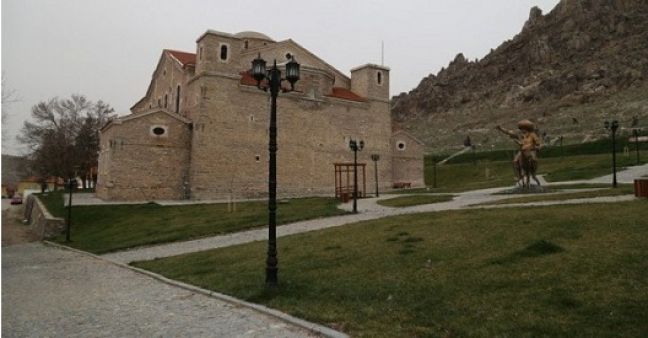 H αρμενική εκκλησία της Αγίας Τριάδας στο Σιβριχισάρ
