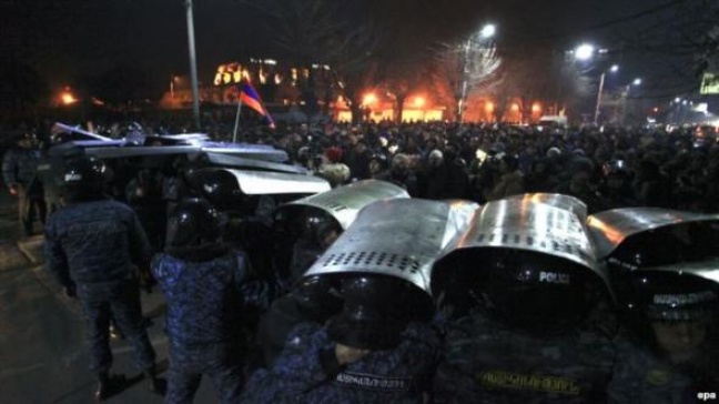 Αρμενία: Συγκρούσεις μεταξύ αστυνομικών και διαδηλωτών