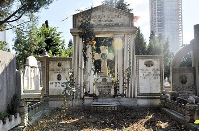 An historic Armenian cemetary in the heart of Istanbul has been returned to the Armenian Portal